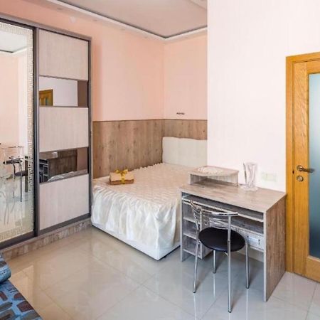 Apartment Svobody Lviv Bagian luar foto