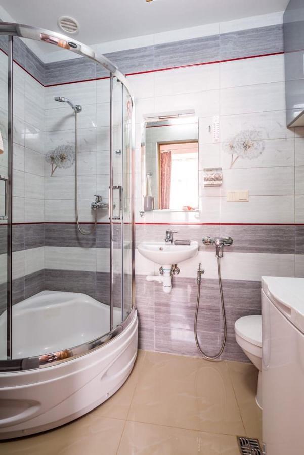 Apartment Svobody Lviv Bagian luar foto