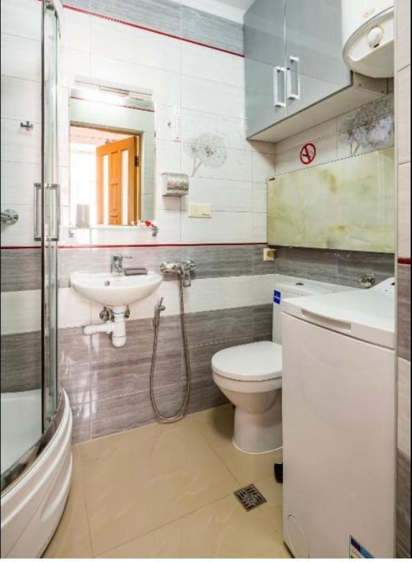 Apartment Svobody Lviv Bagian luar foto