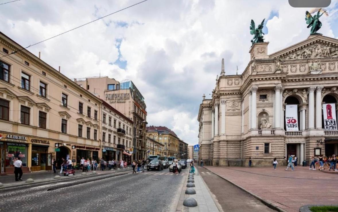 Apartment Svobody Lviv Bagian luar foto